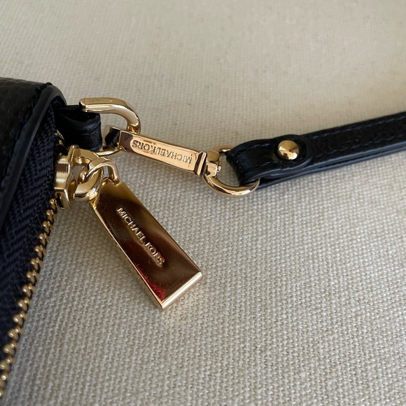Michael Kors Black Leather Wallet/Wristlet - Picture 8 of 8